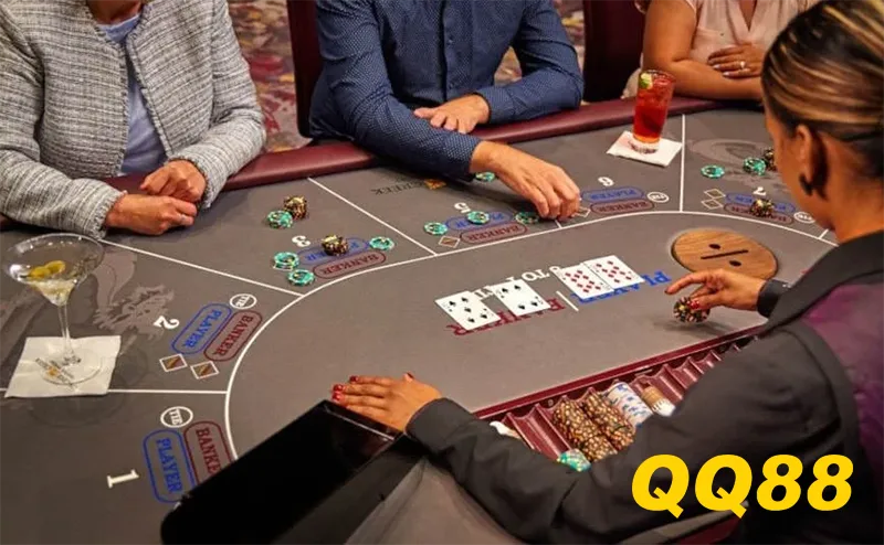 QQ88 cung cấp sảnh Baccarat chuẩn quốc tế kết nối trực tiếp với các nhà cung cấp hàng đầu